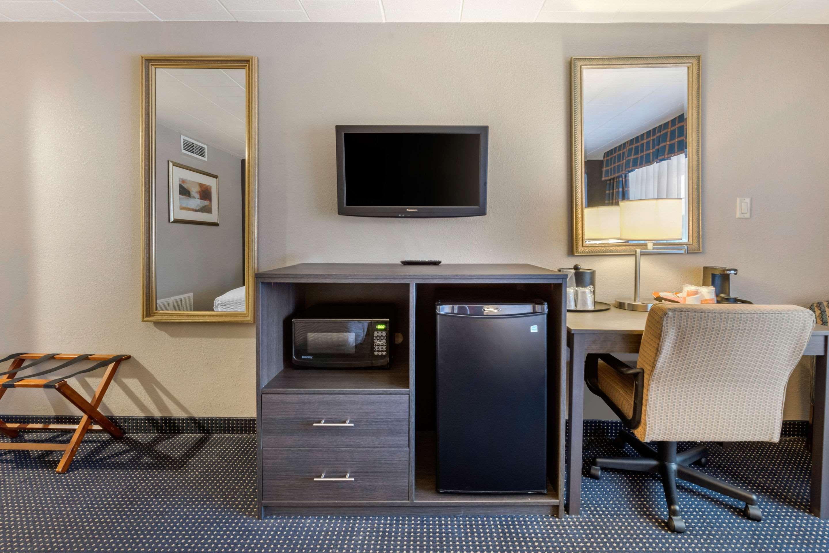 Clarion Hotel And Conference Center Harrisburg West Нью-Камберленд Экстерьер фото