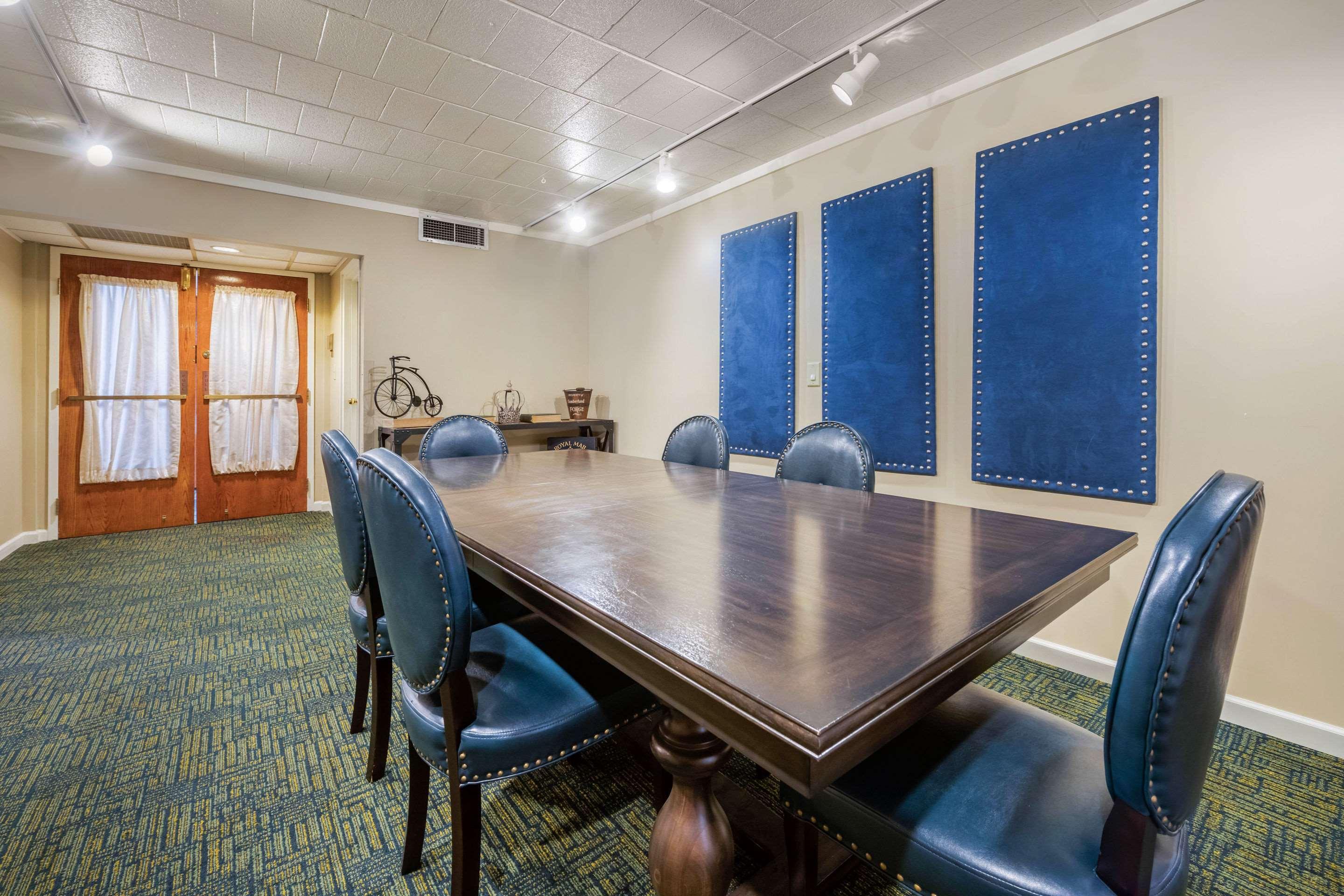 Clarion Hotel And Conference Center Harrisburg West Нью-Камберленд Экстерьер фото