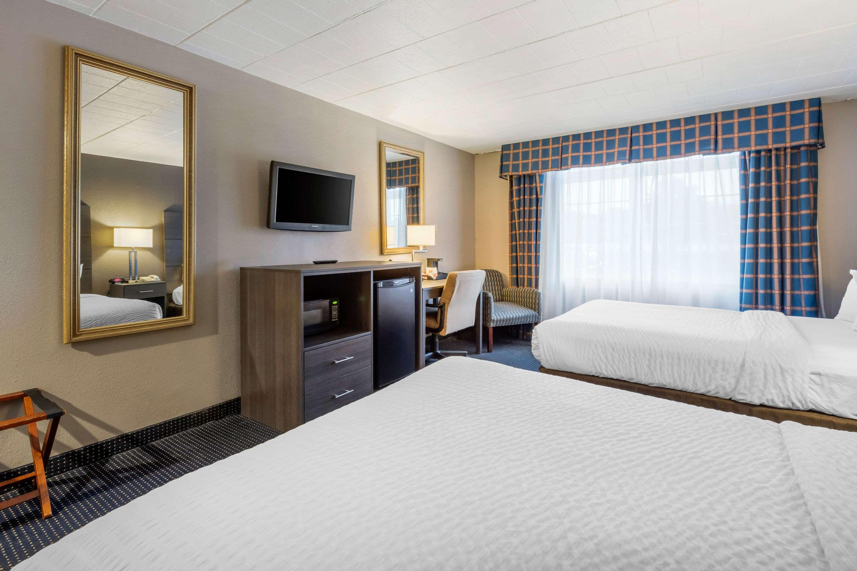 Clarion Hotel And Conference Center Harrisburg West Нью-Камберленд Экстерьер фото